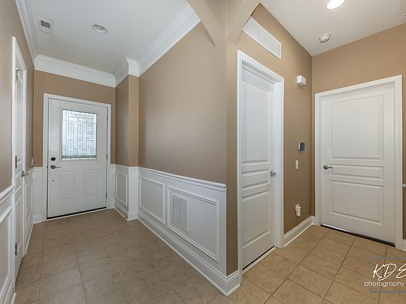 2nd image of 2898 Stoney Creek Dr