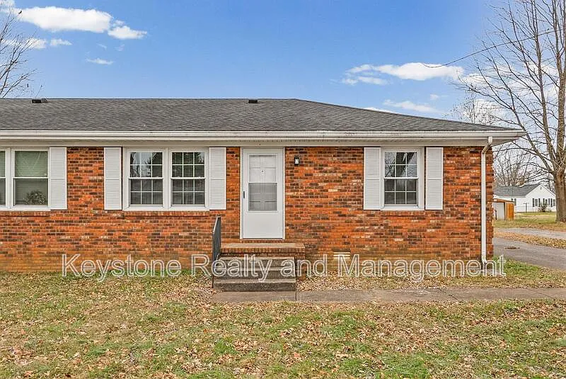 2 bed, 1.0 bath, 900 sqft, $895 — Photo 2