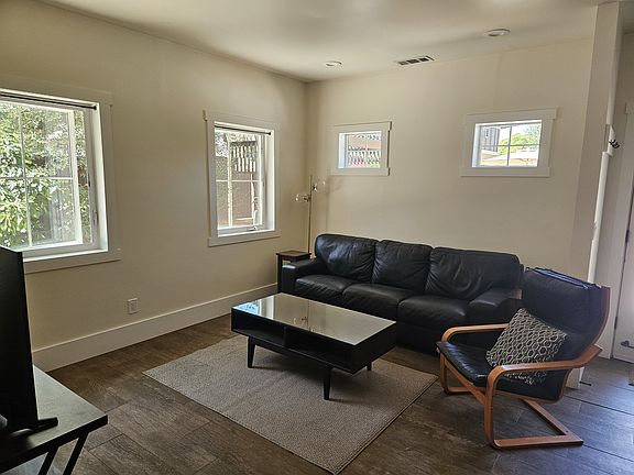 4th image of 561 S O St #B