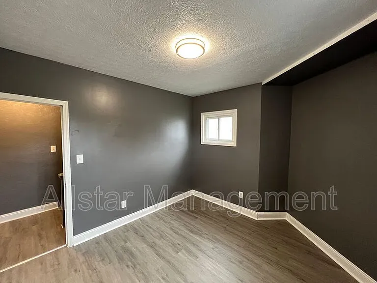 760 W 9th St — Photo 19