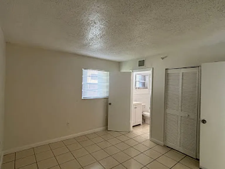 424 SW 12th Ave — Photo 2