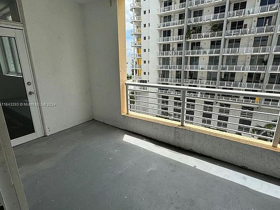 5th image of 425 NE 30th St