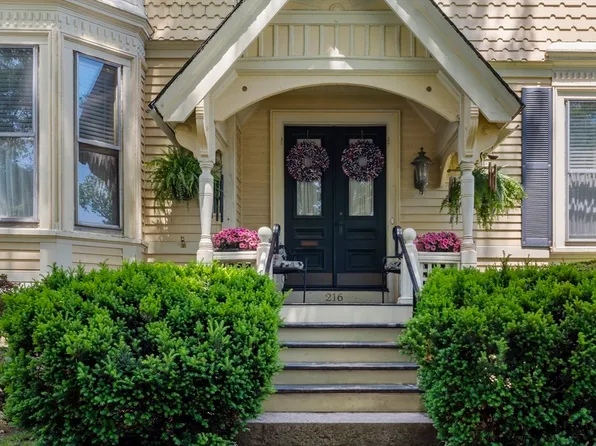216 Prospect St, Fall River, MA 02720