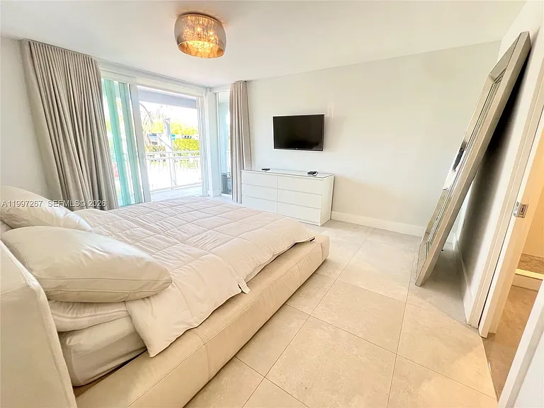 7832 Collins Ave #304 — Photo 16