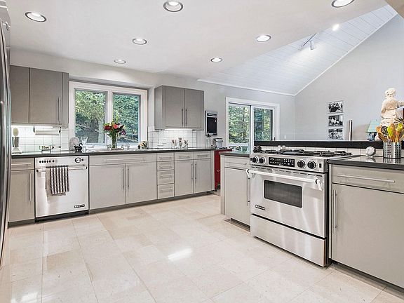 5th image of 285 Sunset Bluff Ct