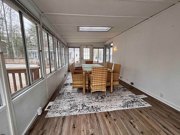 5th image of 135 Thompson #84 Ln