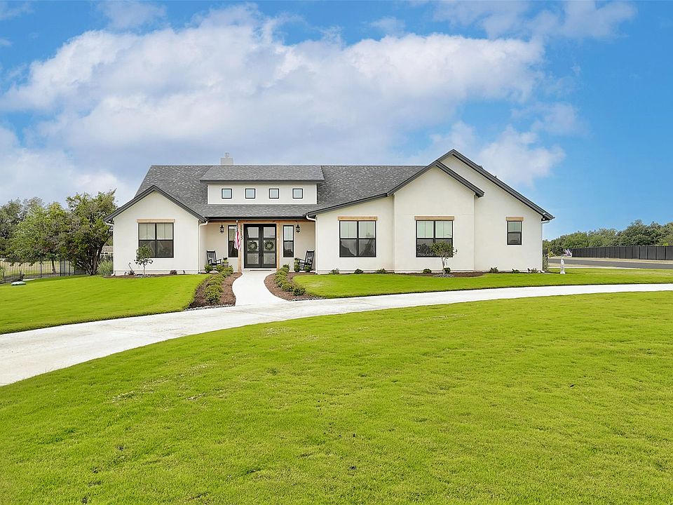 1st image of 113 Crystal Ln