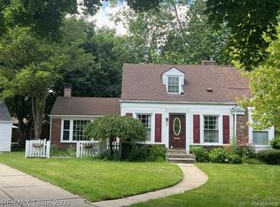 17 Carlton Ln, Dearborn, MI 48120