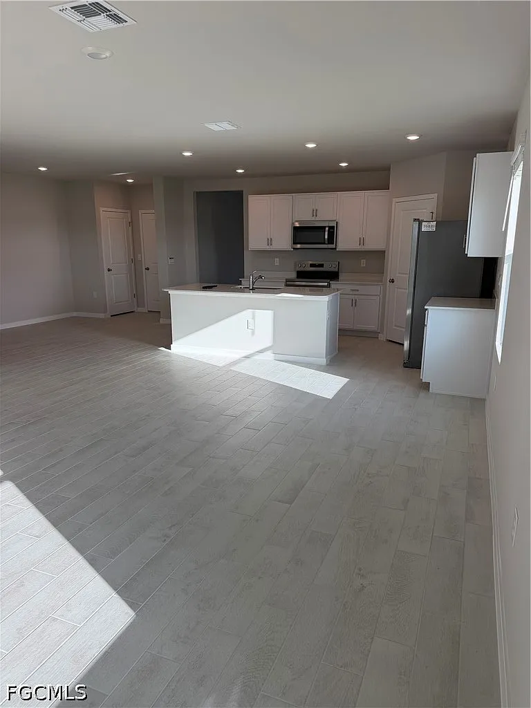 5 bed, 3.0 bath, 2100 sqft, $3,100 — Photo 4