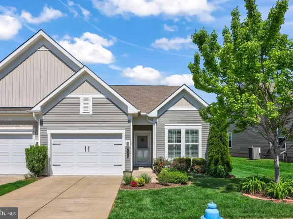 201 Long Point Dr, Fredericksburg, VA 22406