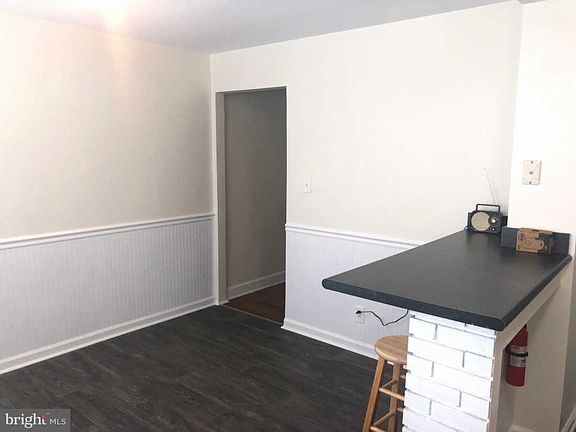 4th image of 122 Linden Ave