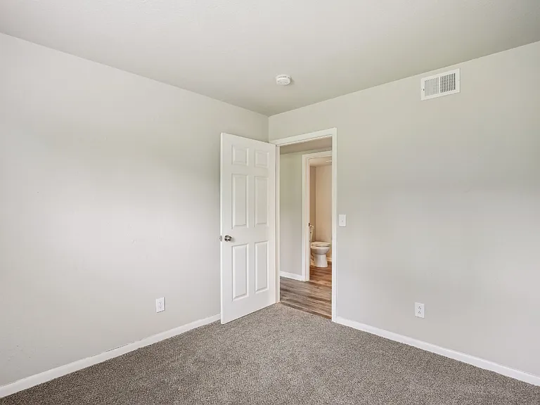 Prospector's Point Apartments — Photo 10