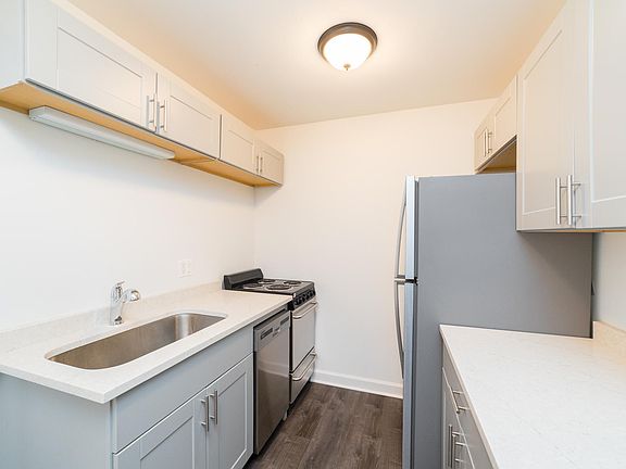 5th image of 6002 N Winthrop Ave #G1