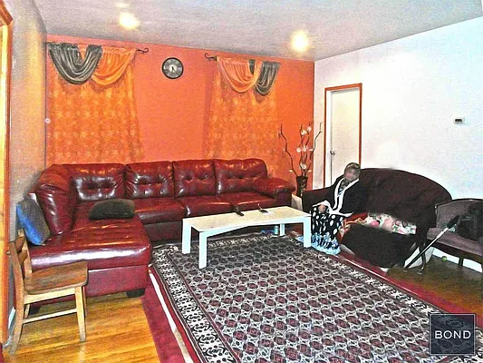 Sold by Bond New York | media 14