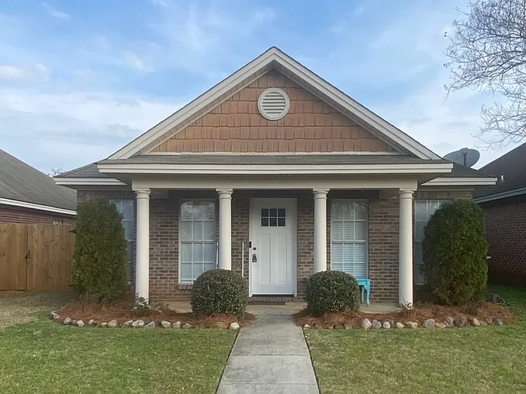 8909 Laney Ln — Photo 1