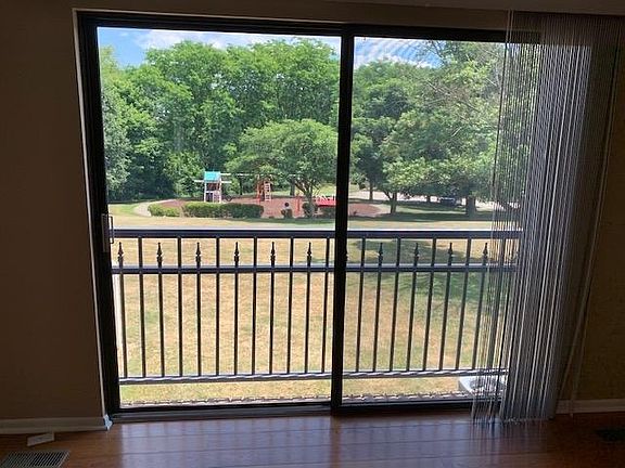 5th image of 104 Williamsburg Ln