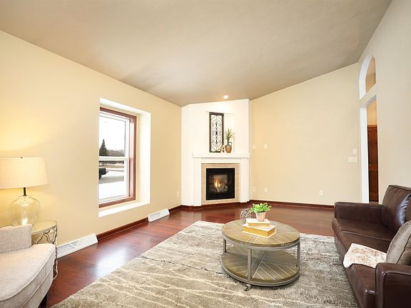 4th image of 2279 Deer Prairie Dr