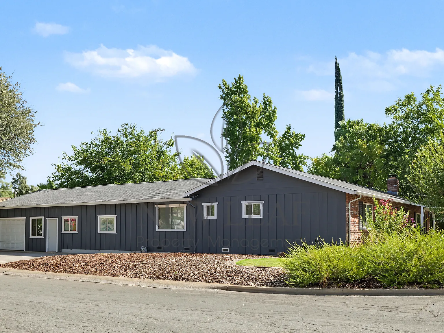 4 bed, 2242 sqft, $3,200 — Photo 3