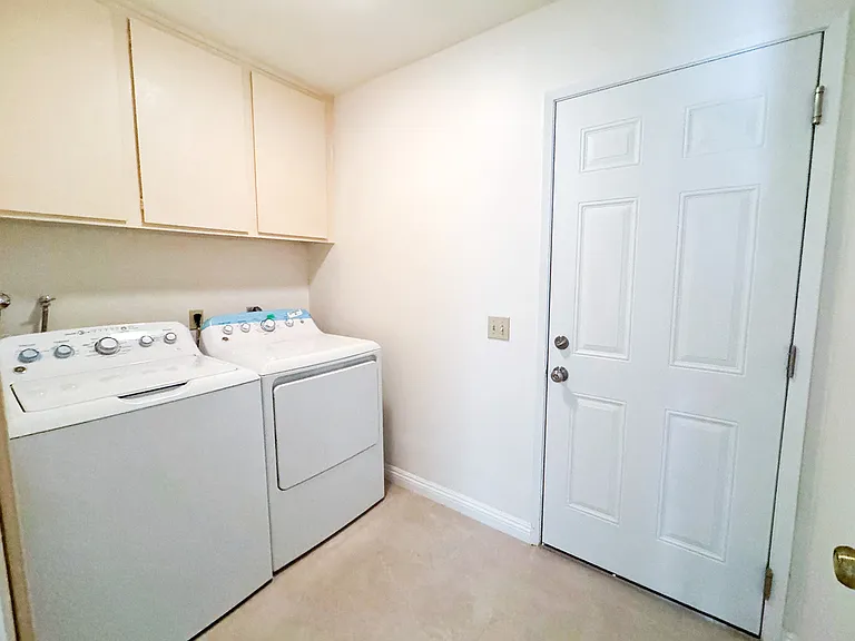 227 Stanford Ct — Photo 12