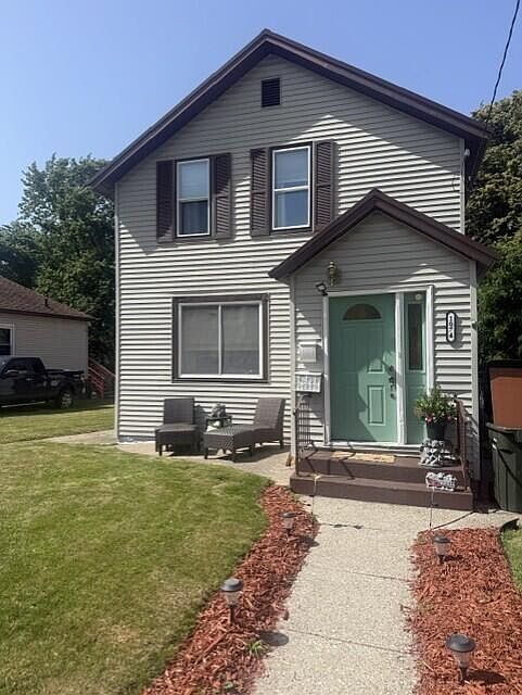 1st image of 1074 W Grand Ave