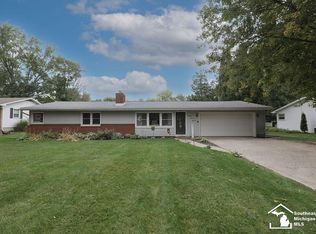 434 Brenot Ct, Blissfield, MI
