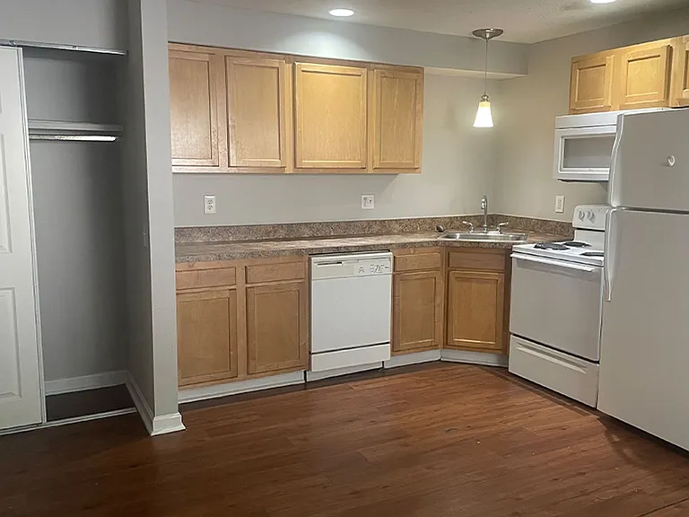 550 Lowell Ave — Photo 18