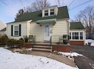22 Weiss Ter, Raritan, NJ 08869