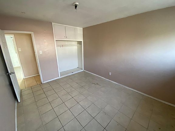 4th image of 8329 Gardendale St