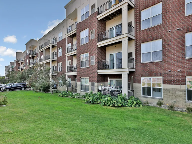Graham Place Senior — Photo 7