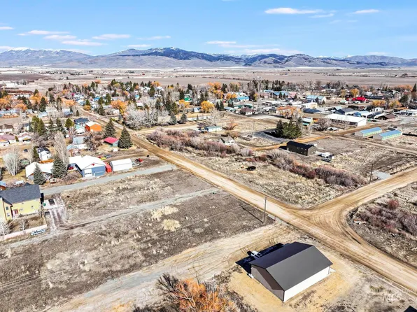 309 W Spruce Ave, Fairfield, ID 83327