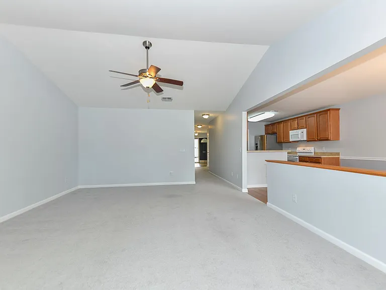 5011 Harness Ln — Photo 8