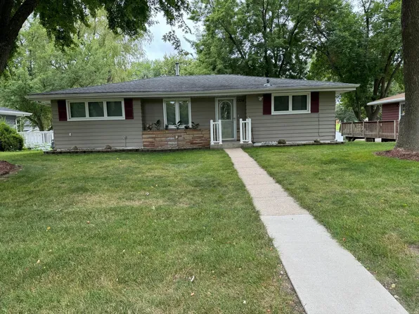 1704 Frank Hall Dr, Albert Lea, MN 56007