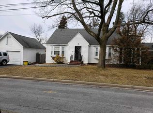 51 Marion St, Farmingdale, NY 11735
