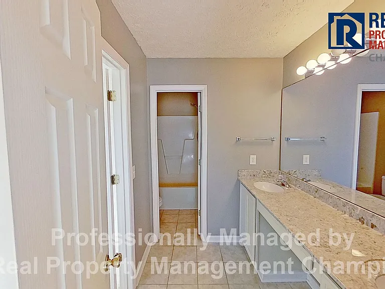 802 Plainfield Ct — Photo 17