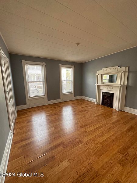 3rd image of 1520 6th Avenue