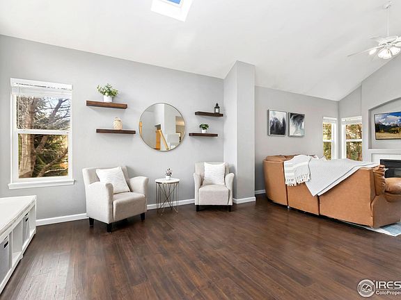 3rd image of 821 Courtenay Cir