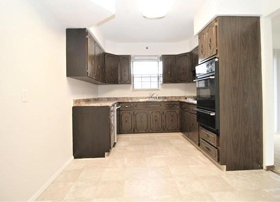 2nd image of 121 Toulon Ct