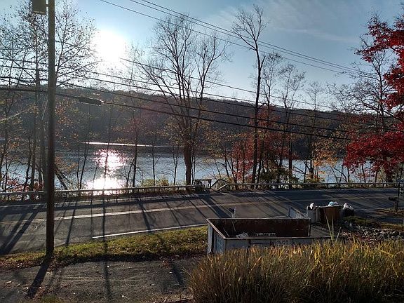 3rd image of 544 Lakes Rd