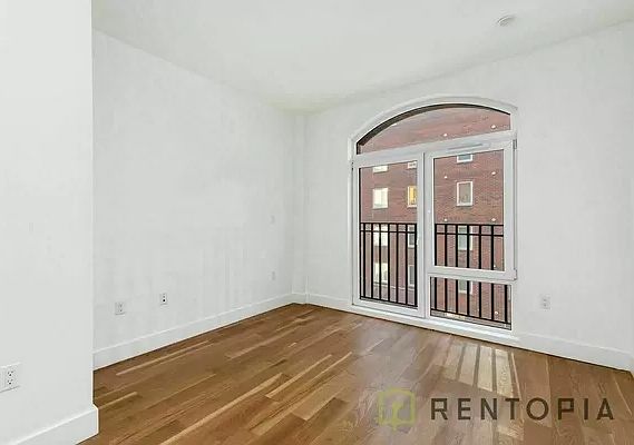 2nd image of 961 Willoughby Ave #503