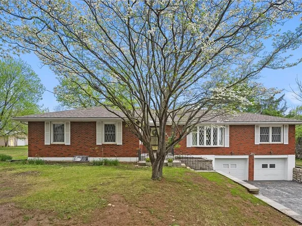 8416 Westridge Rd, Raytown, MO 64138