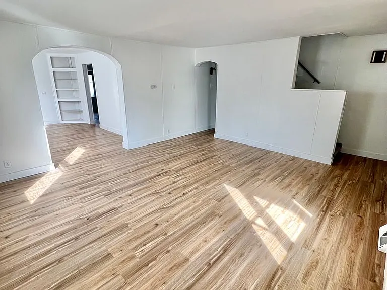 416 Henry St — Photo 9