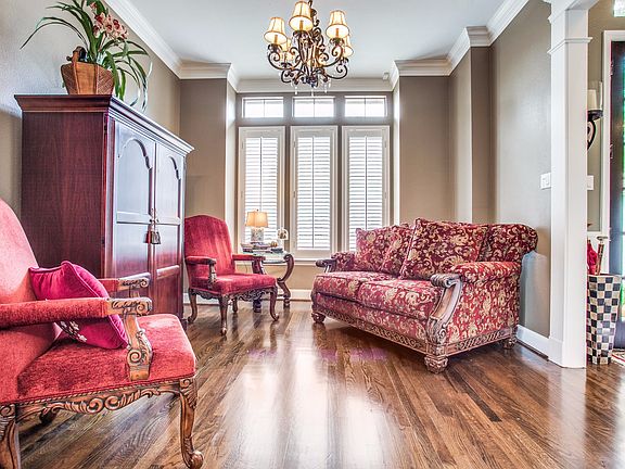 5th image of 7526 Wellesley Ave
