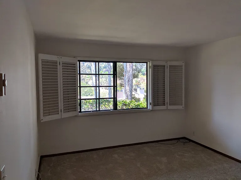 Larger bedroom 2