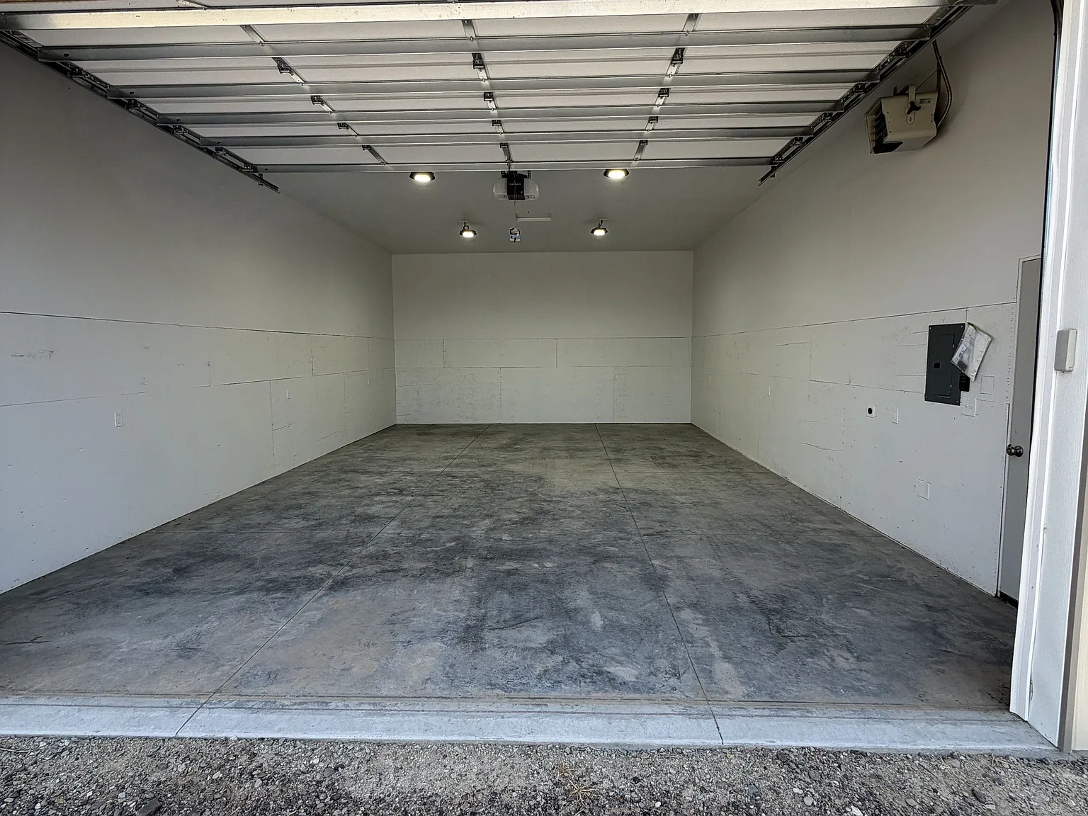 1010 H Street - Shop — Photo 2