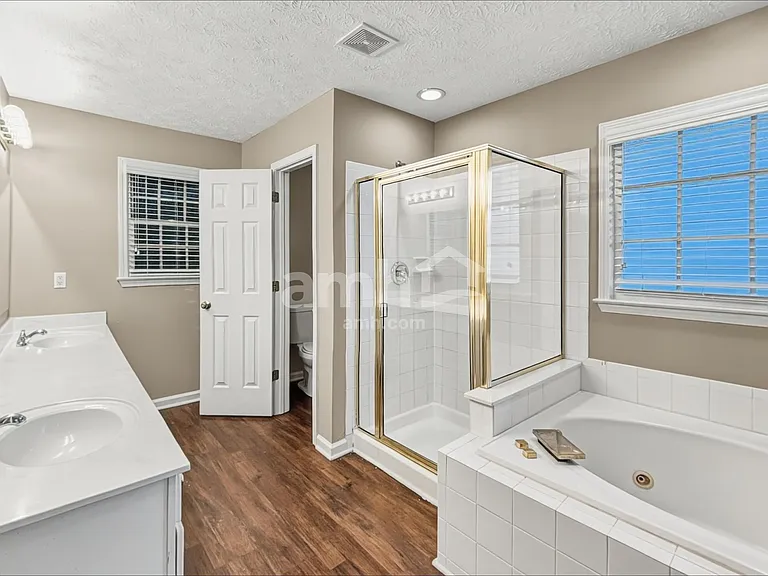 2175 Carlysle Cove Dr — Photo 12