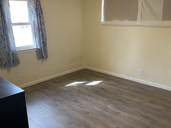 3rd image of 1502 E Park Ave