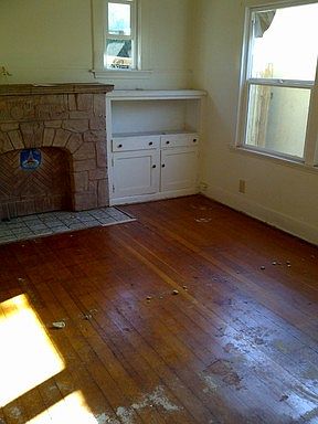5th image of 1453 Stanley Ave