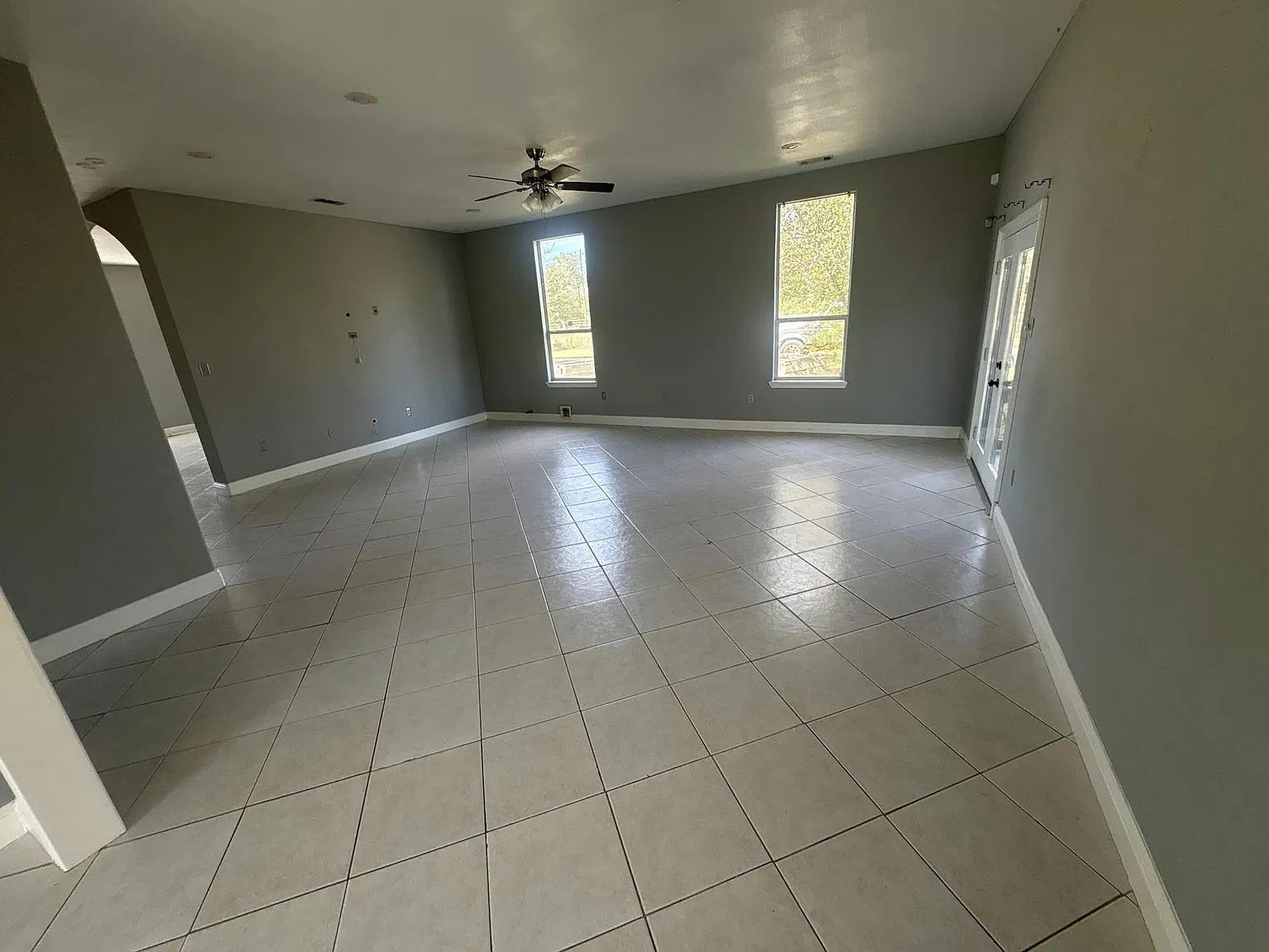 4 bed, 2.5 bath, 4176 sqft, $2,900 — Photo 4