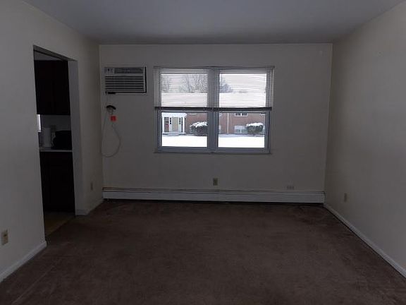 3rd image of 991 Patricia Dr APT 3