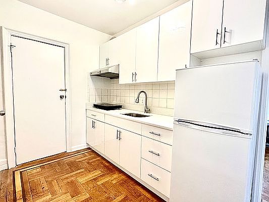 5th image of 4159 Bedford Ave #1F